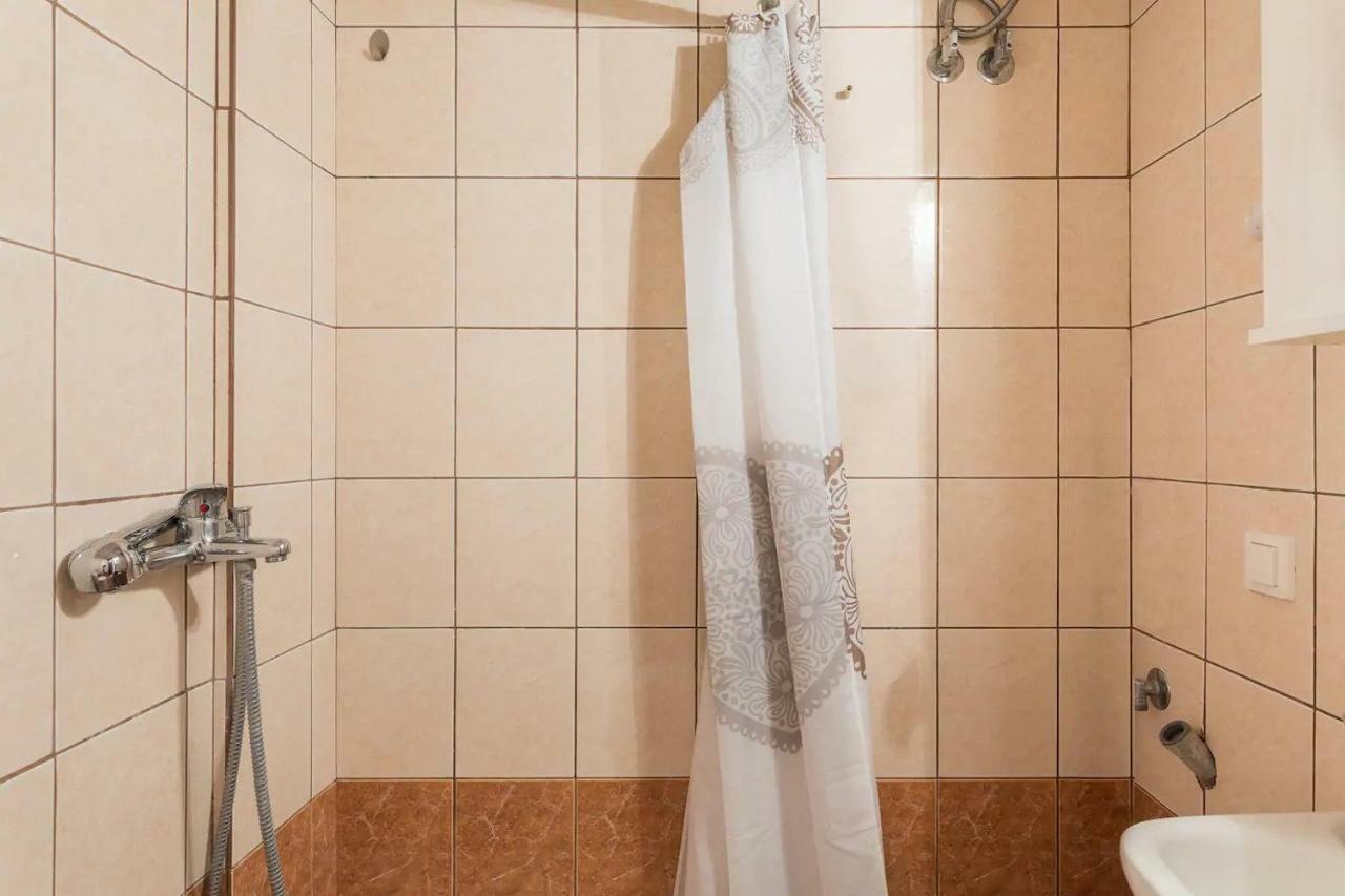 Central Studio! Fiber Wifi, Ac, Private, Self Check-In! Солун Екстериор снимка
